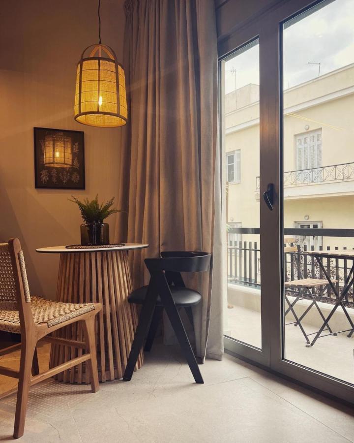 Luxurious Wooden Detail Flat In City Center Chalkís エクステリア 写真