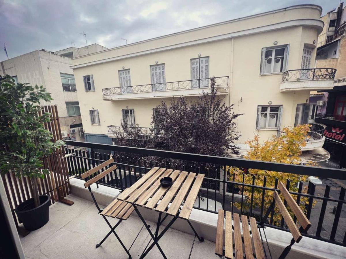 Luxurious Wooden Detail Flat In City Center Chalkís エクステリア 写真