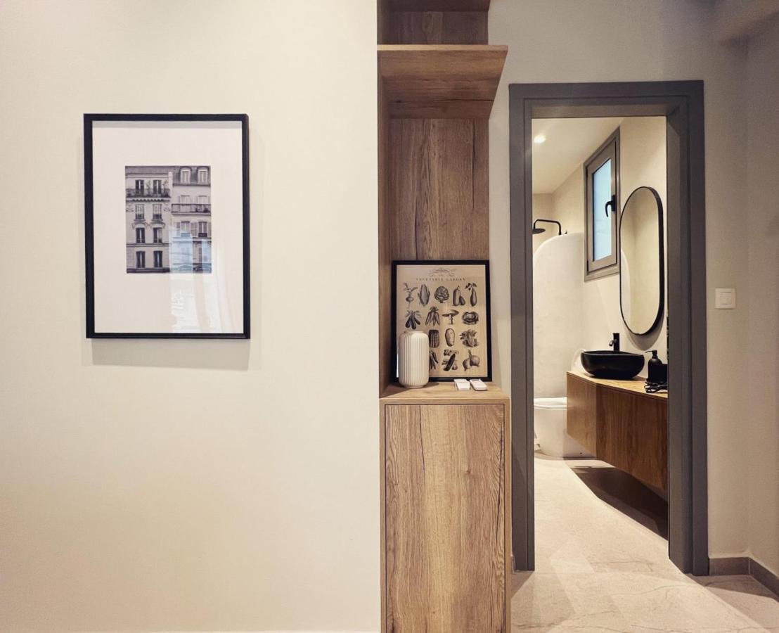 Luxurious Wooden Detail Flat In City Center Chalkís エクステリア 写真