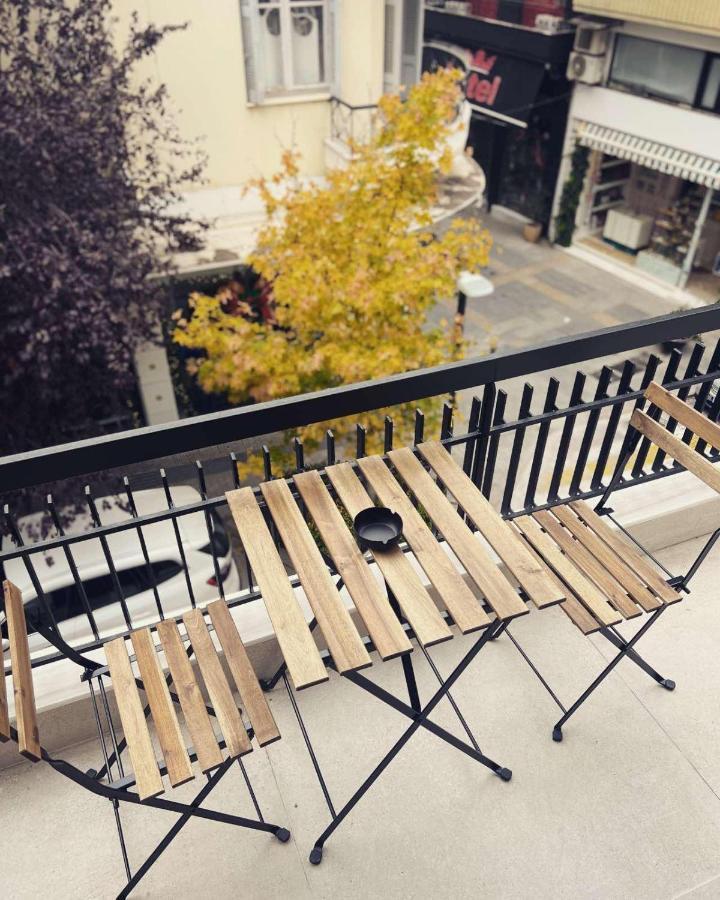 Luxurious Wooden Detail Flat In City Center Chalkís エクステリア 写真