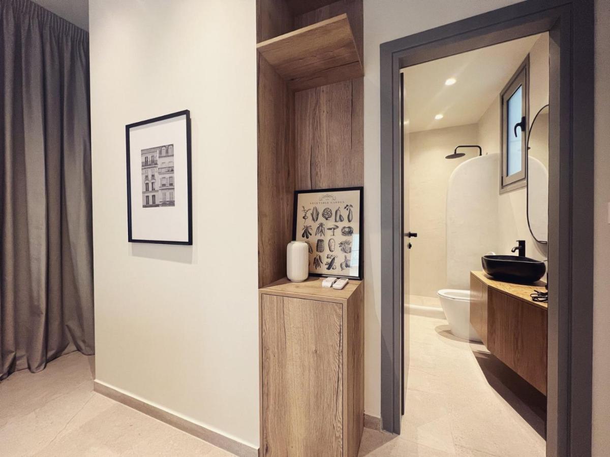 Luxurious Wooden Detail Flat In City Center Chalkís エクステリア 写真