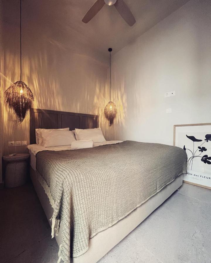 Luxurious Wooden Detail Flat In City Center Chalkís エクステリア 写真