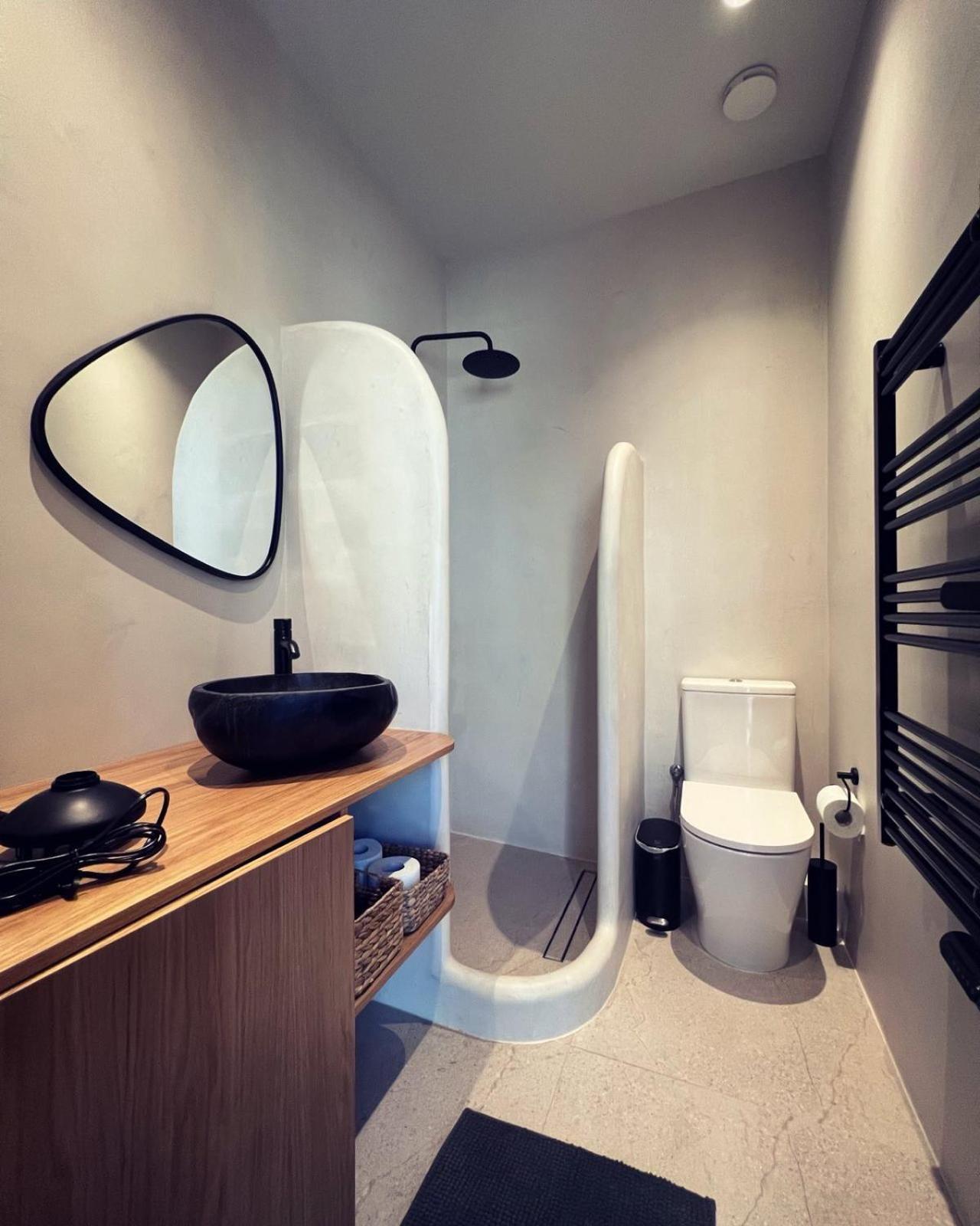 Luxurious Wooden Detail Flat In City Center Chalkís エクステリア 写真