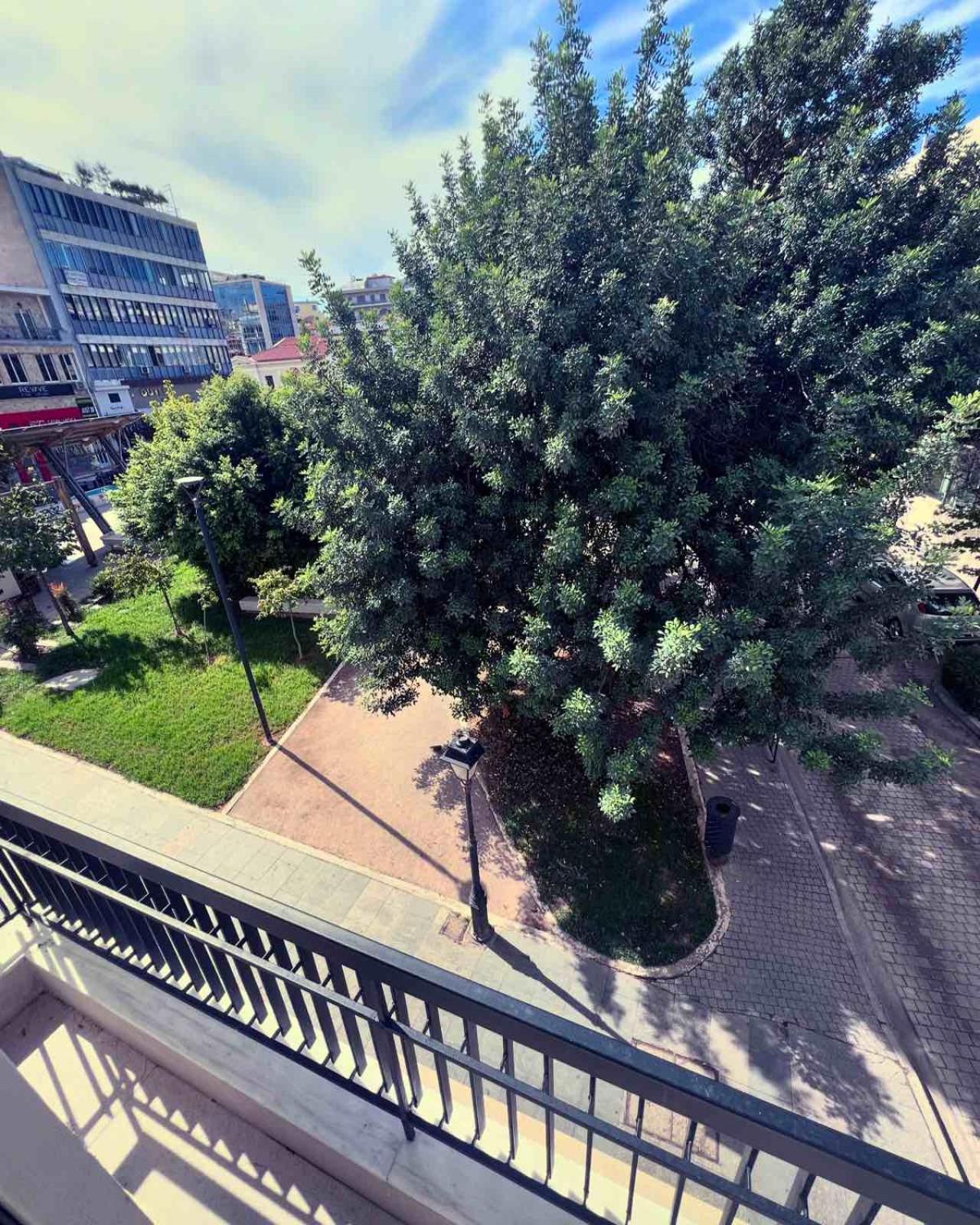Luxurious Wooden Detail Flat In City Center Chalkís エクステリア 写真