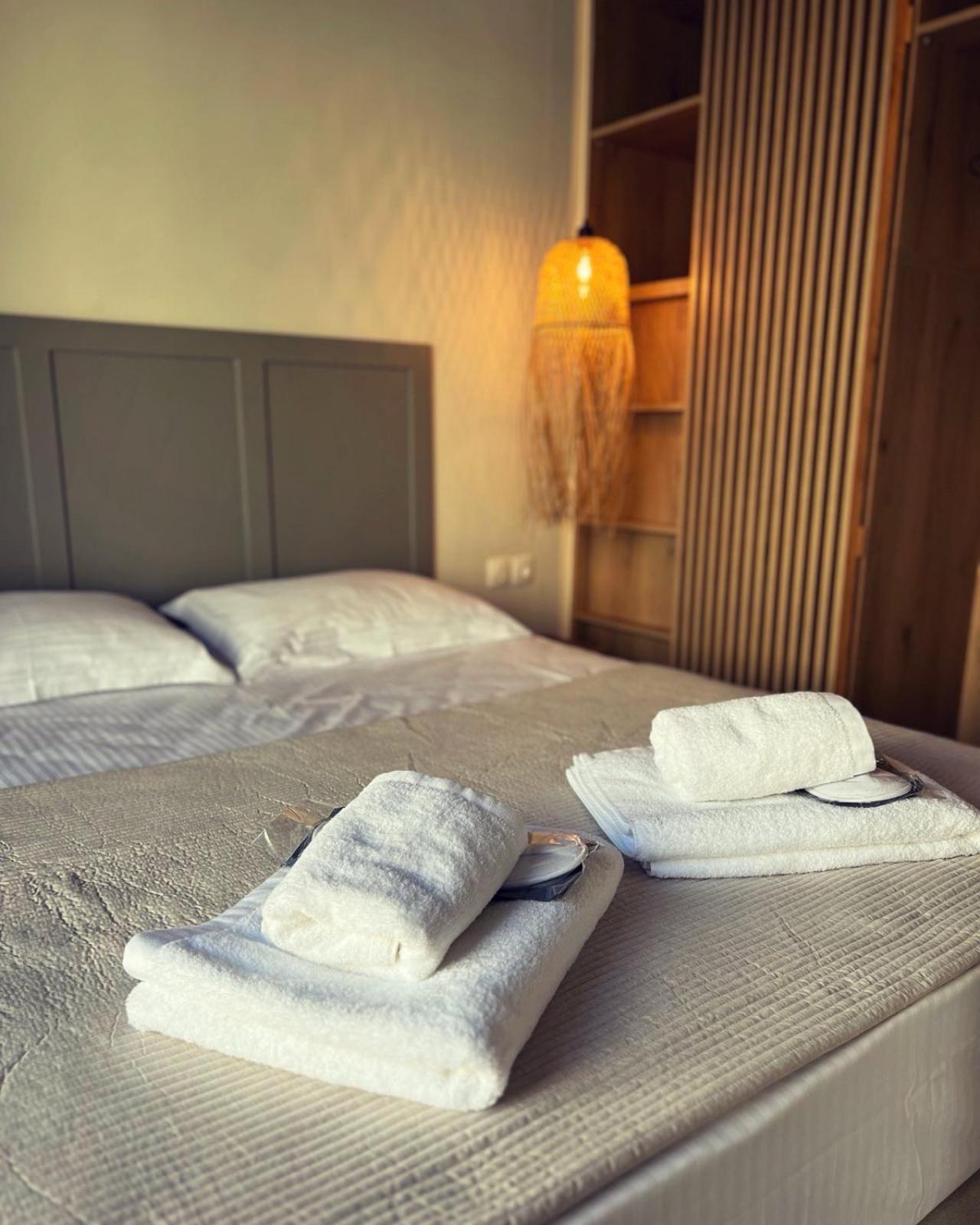 Luxurious Wooden Detail Flat In City Center Chalkís エクステリア 写真