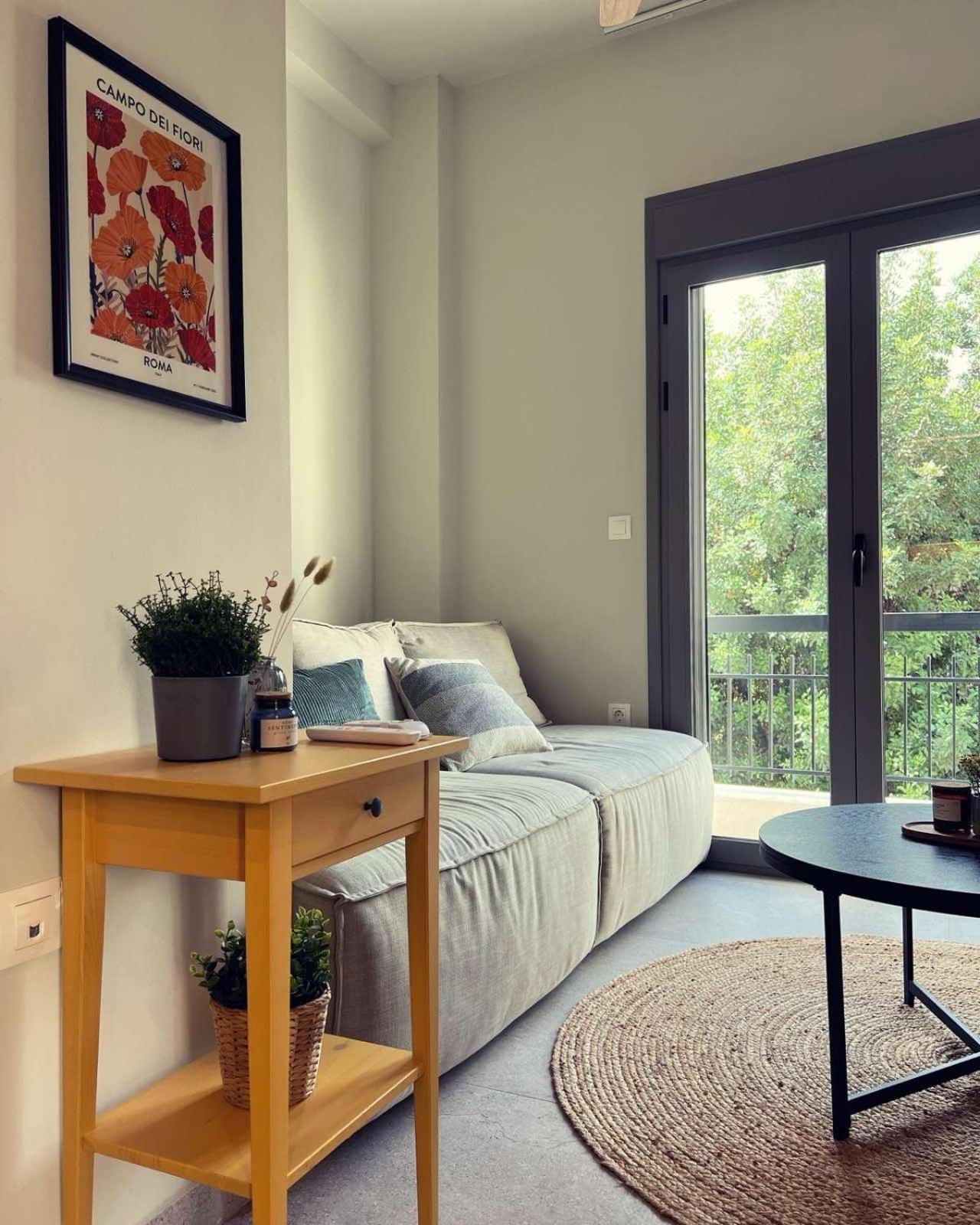 Luxurious Wooden Detail Flat In City Center Chalkís エクステリア 写真