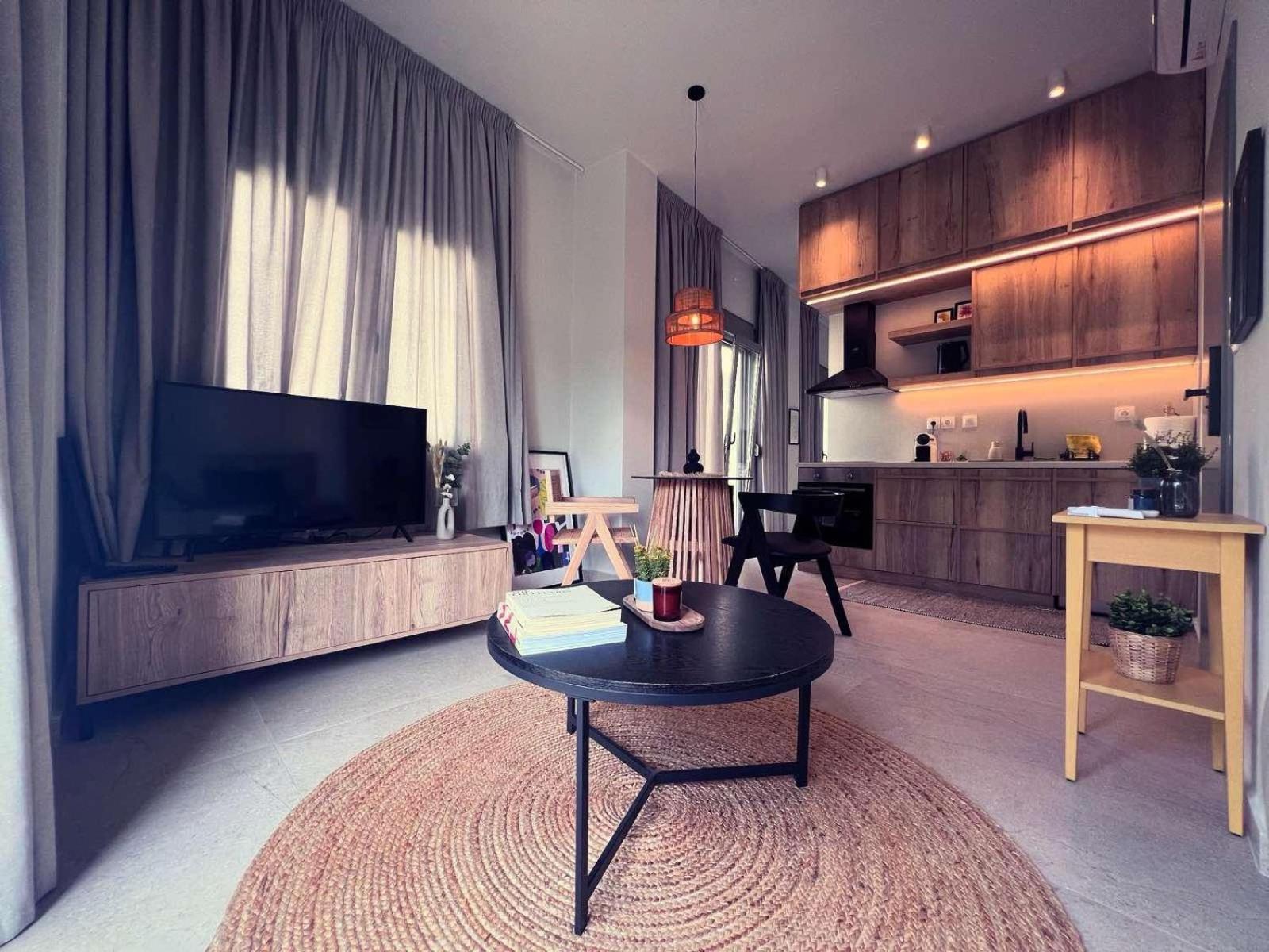 Luxurious Wooden Detail Flat In City Center Chalkís エクステリア 写真